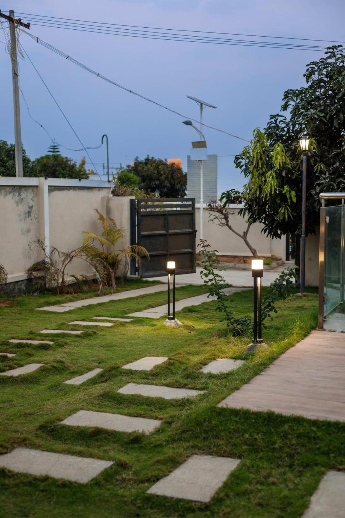 Blue Nest By Stayjadeparty Villalawn Hosūr Exterior foto